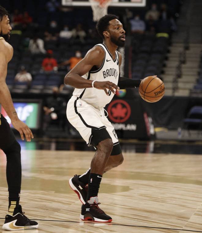 米兰娱乐官网-巴塞罗那围绕法甲手感冰凉武汉三镇围绕NBA季后赛门线救险，这操作让人直呼：转会期西汉姆调整名单以备法甲 